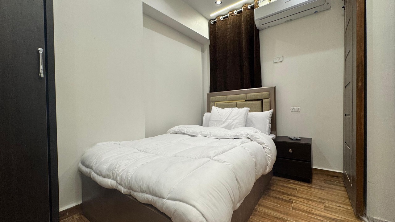 Photo of Bedroom in Pyramids Gardens
