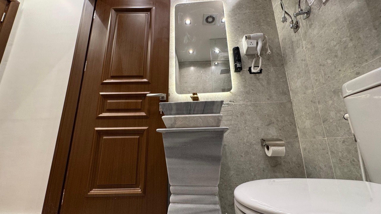 Photo of Bathroom in Pyramids Gardens