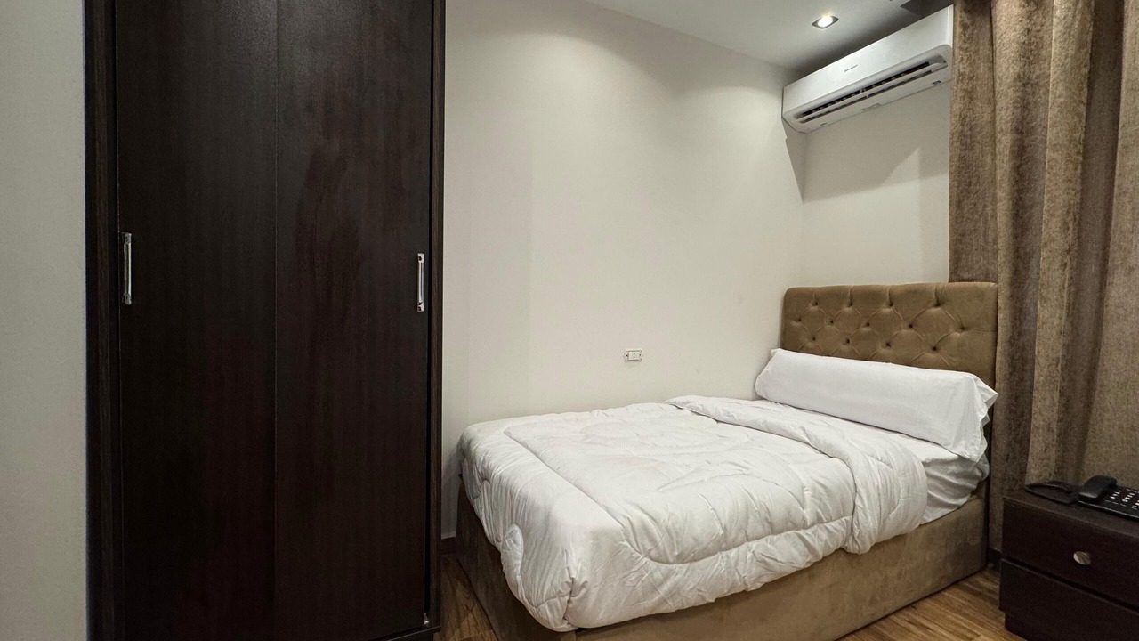 Photo of Bedroom in Pyramids Gardens