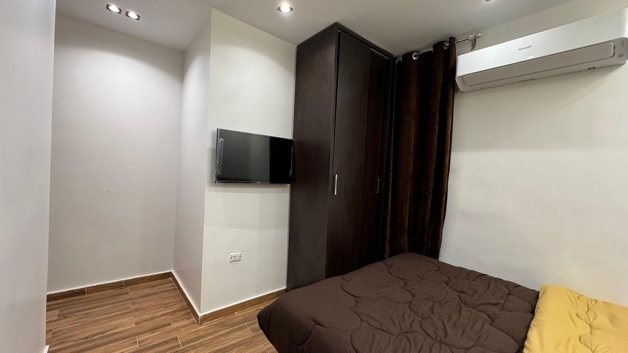 Photo of Bedroom in Pyramids Gardens