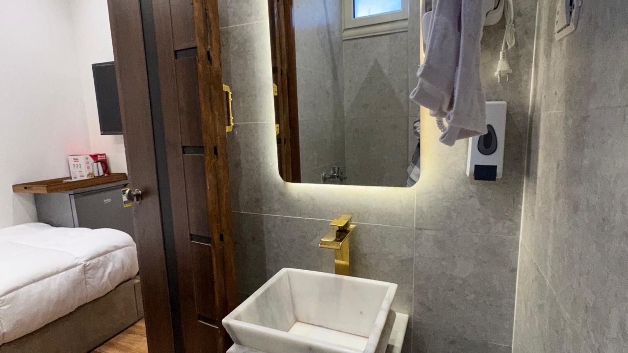 Photo of Bathroom in Pyramids Gardens