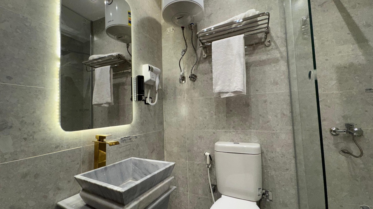 Photo of Bathroom in Pyramids Gardens
