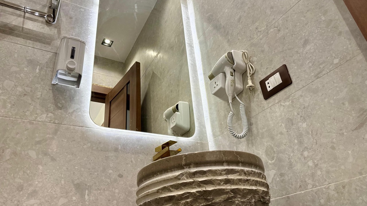 Photo of Bathroom in Pyramids Gardens