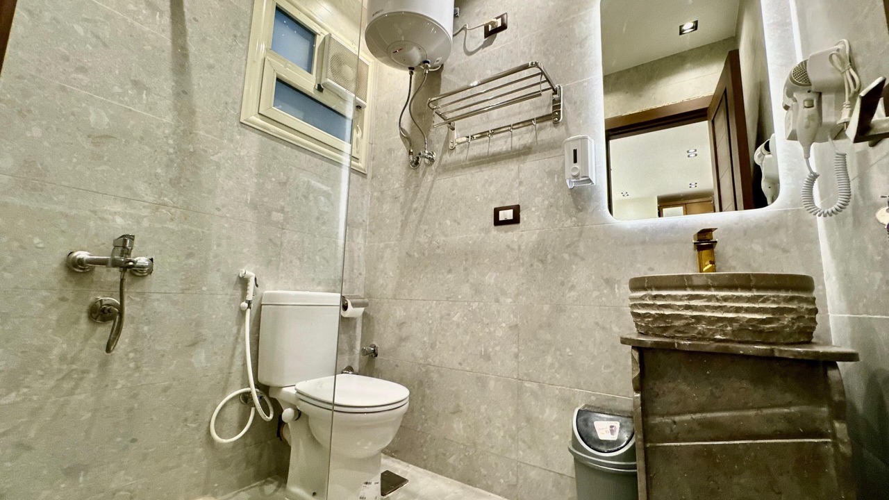 Photo of Bathroom in Pyramids Gardens