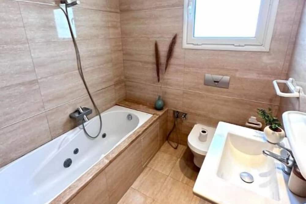 Photo of Bathroom in Jardins De Carthage