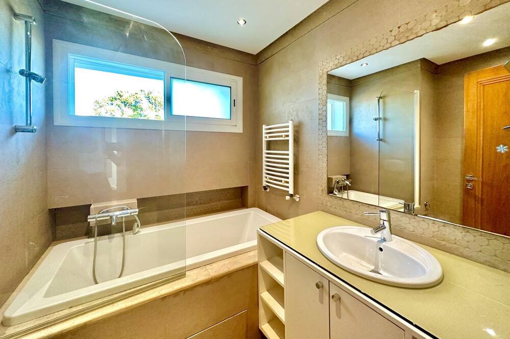 Photo of Bathroom in Amilcar