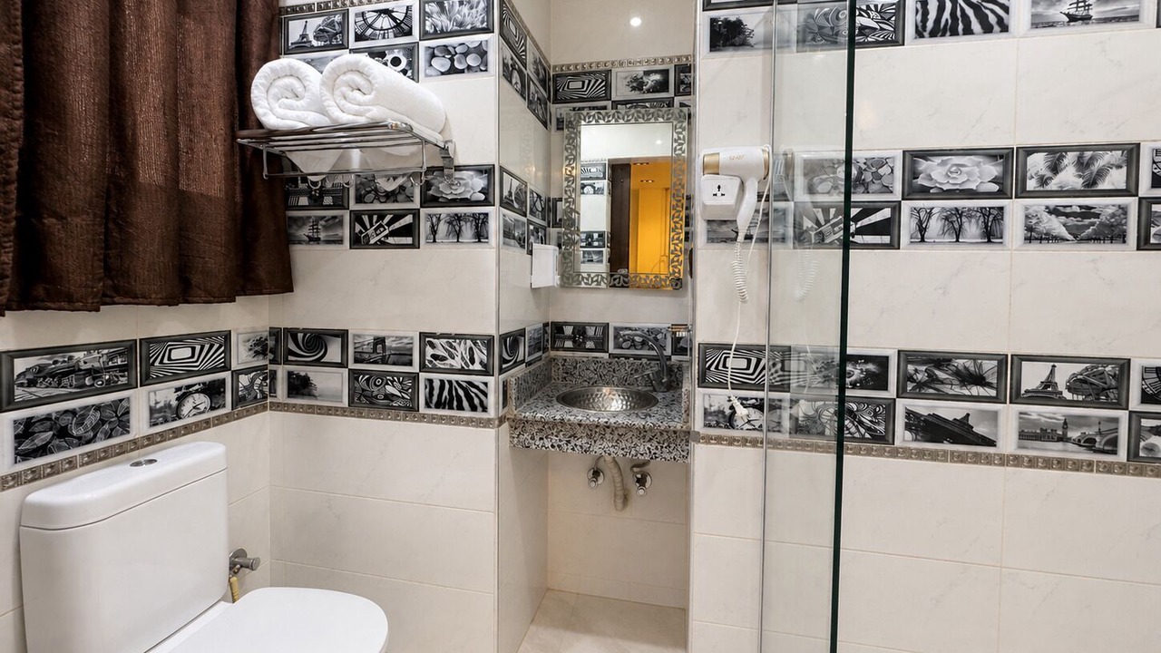 Photo of Bathroom in Pyramids Gardens