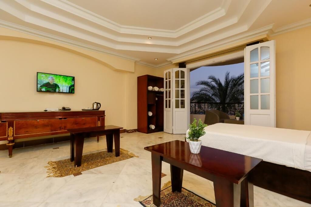 Photo of Bedroom in Pyramids Gardens