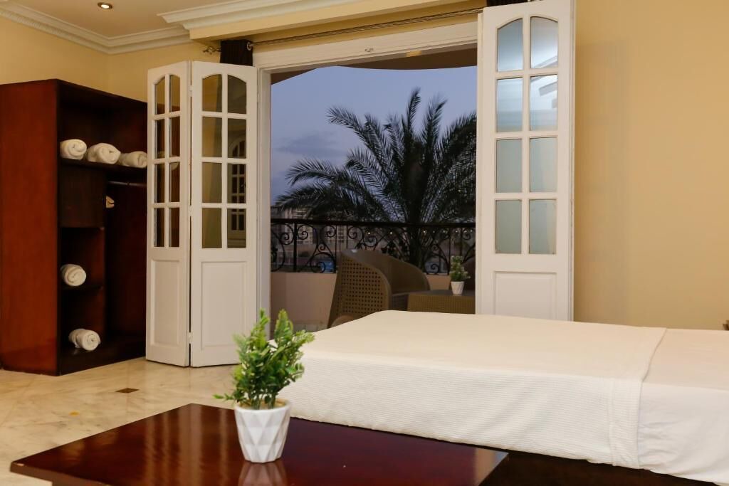 Photo of Bedroom in Pyramids Gardens