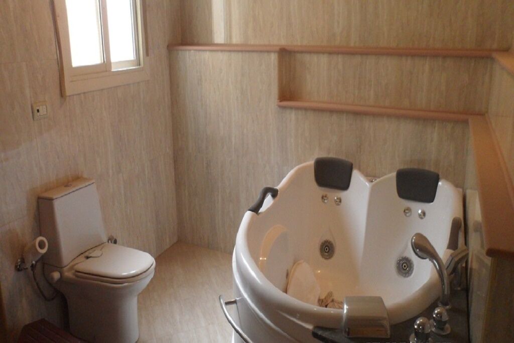 Photo of Bathroom in Al-'Umraniyah