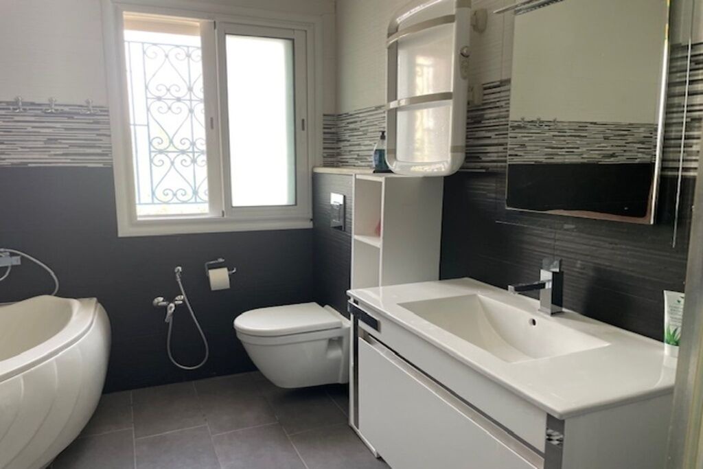 Photo of Bathroom in Aghir