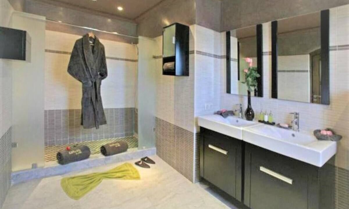 Photo of Bathroom in Targa