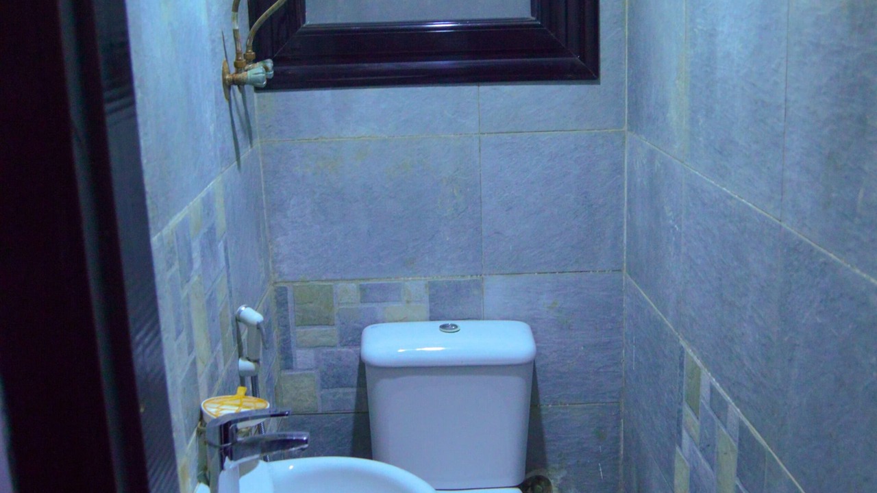 Photo of Bathroom in Pyramids Gardens
