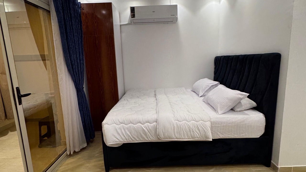 Photo of Bedroom in Corniche Road-Dahar