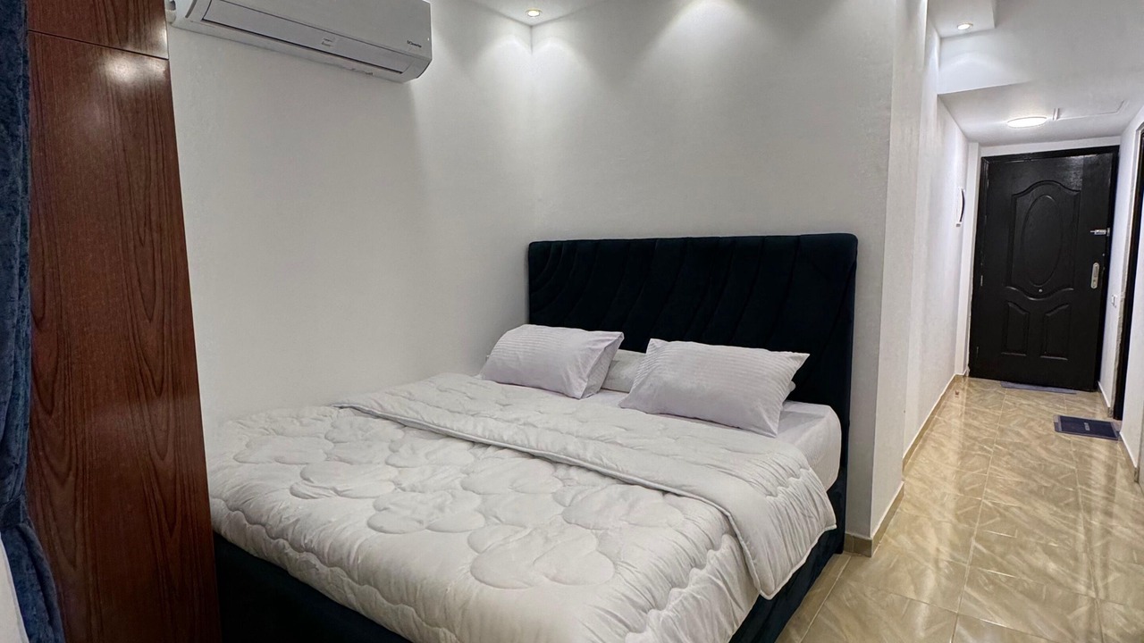 Photo of Bedroom in Corniche Road-Dahar