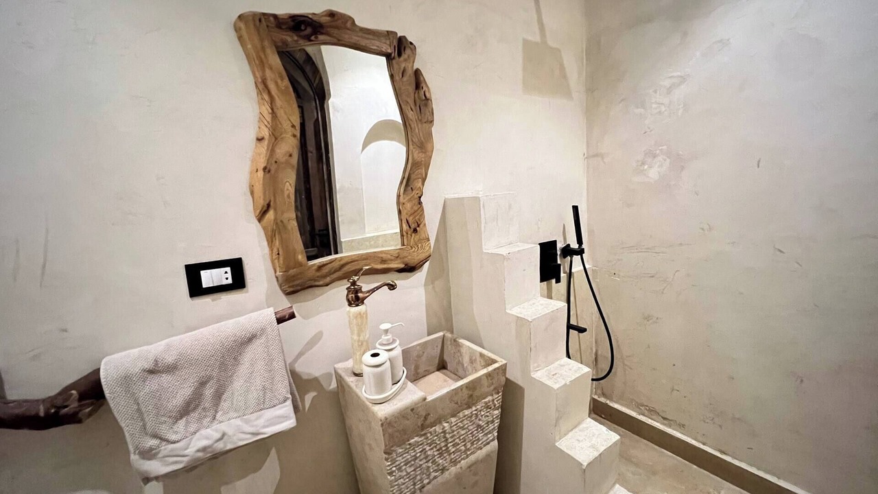 Photo of Bathroom in Pyramids Gardens