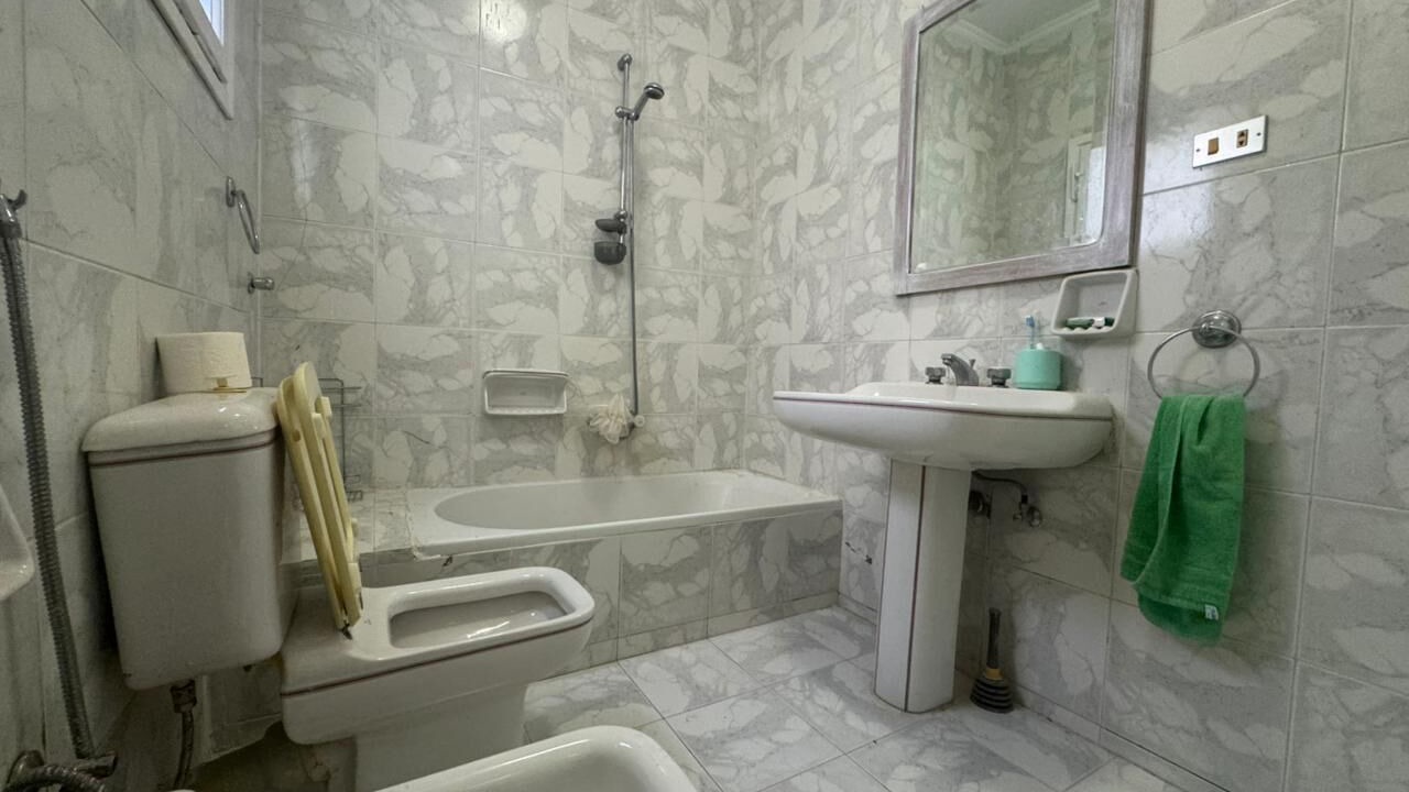 Photo of Bathroom in Corniche Road-Dahar