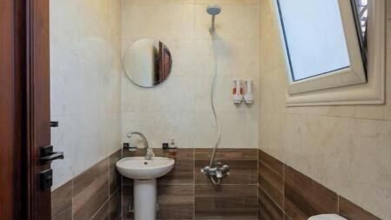 Photo of Bathroom in Pyramids Gardens