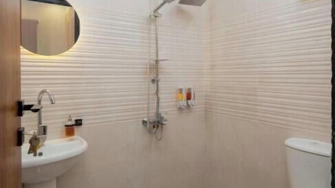 Photo of Bathroom in Pyramids Gardens
