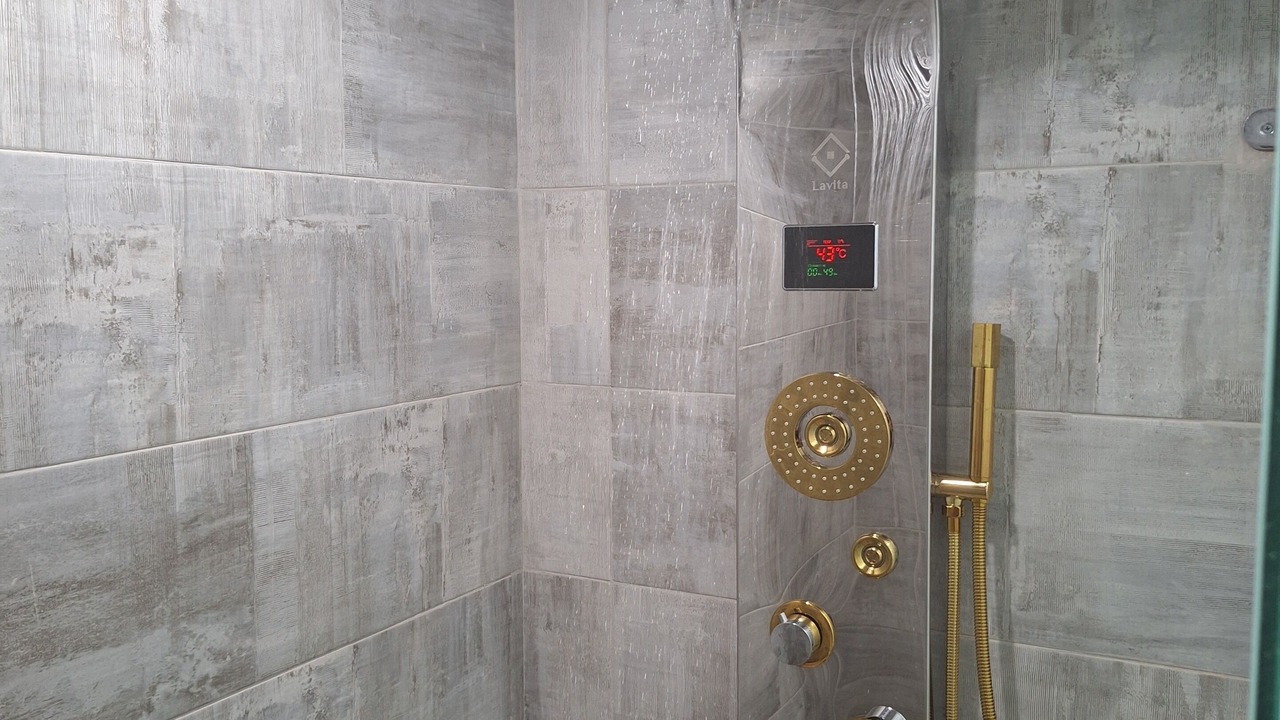 Photo of Bathroom in Corniche Road-Dahar