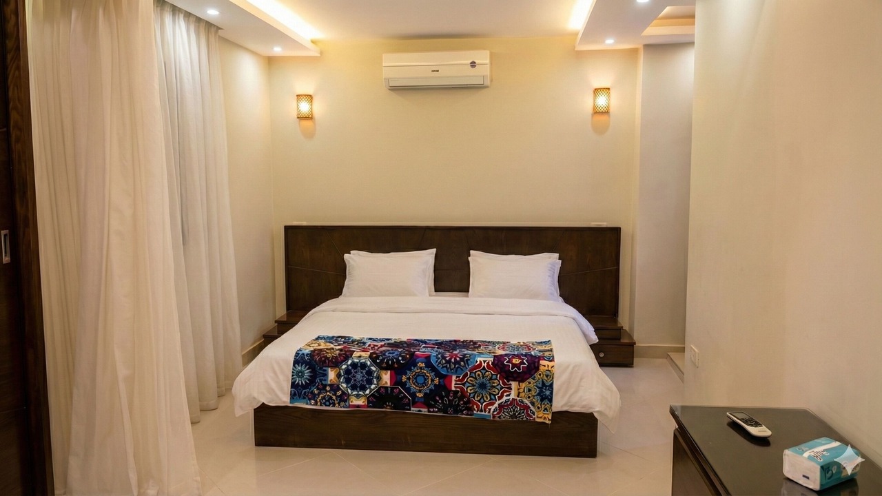 Photo of Bedroom in Pyramids Gardens