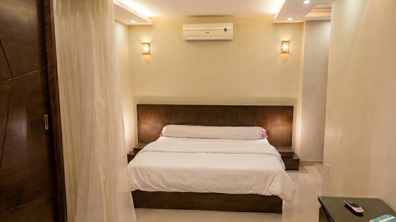Photo of Bedroom in Pyramids Gardens