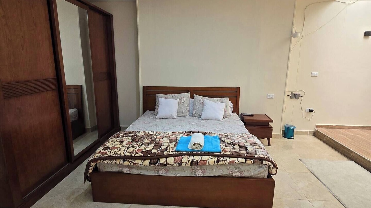 Photo of Bedroom in Pyramids Gardens