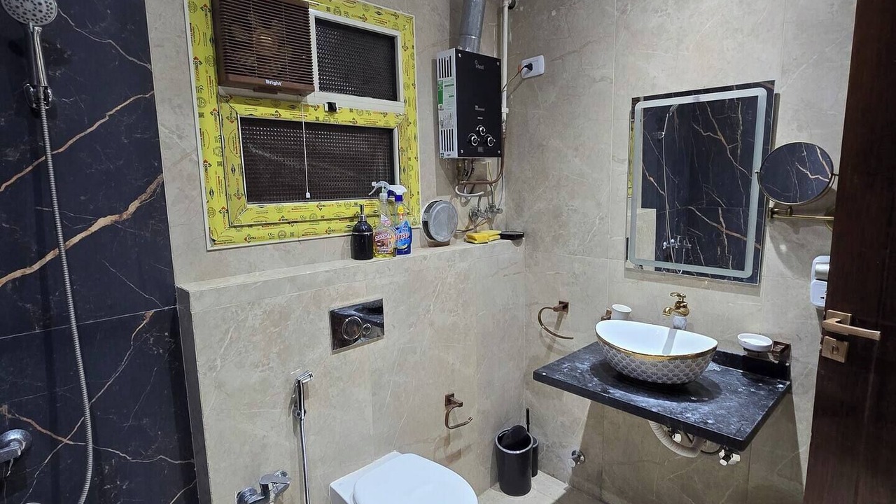Photo of Bathroom in Pyramids Gardens