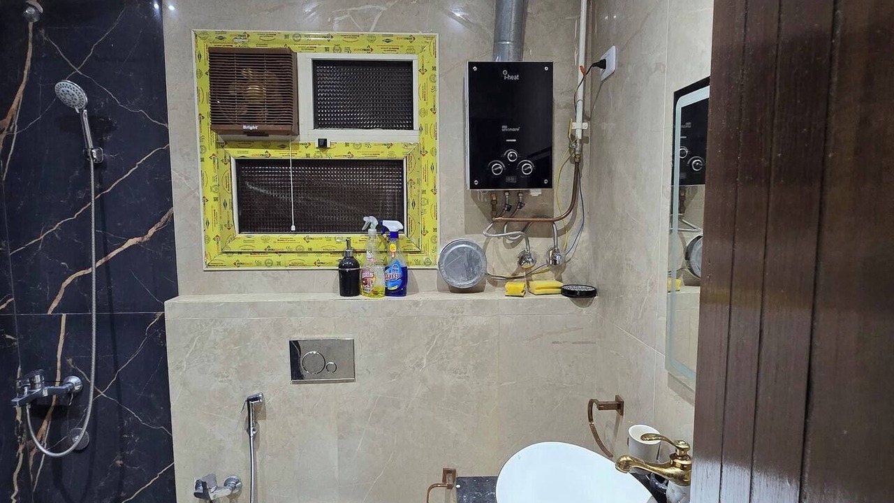 Photo of Bathroom in Pyramids Gardens