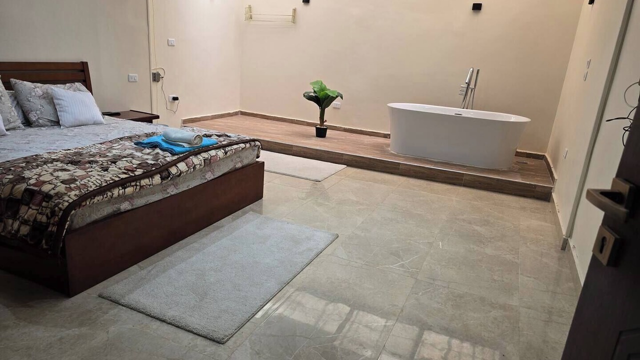 Photo of Bathroom in Pyramids Gardens