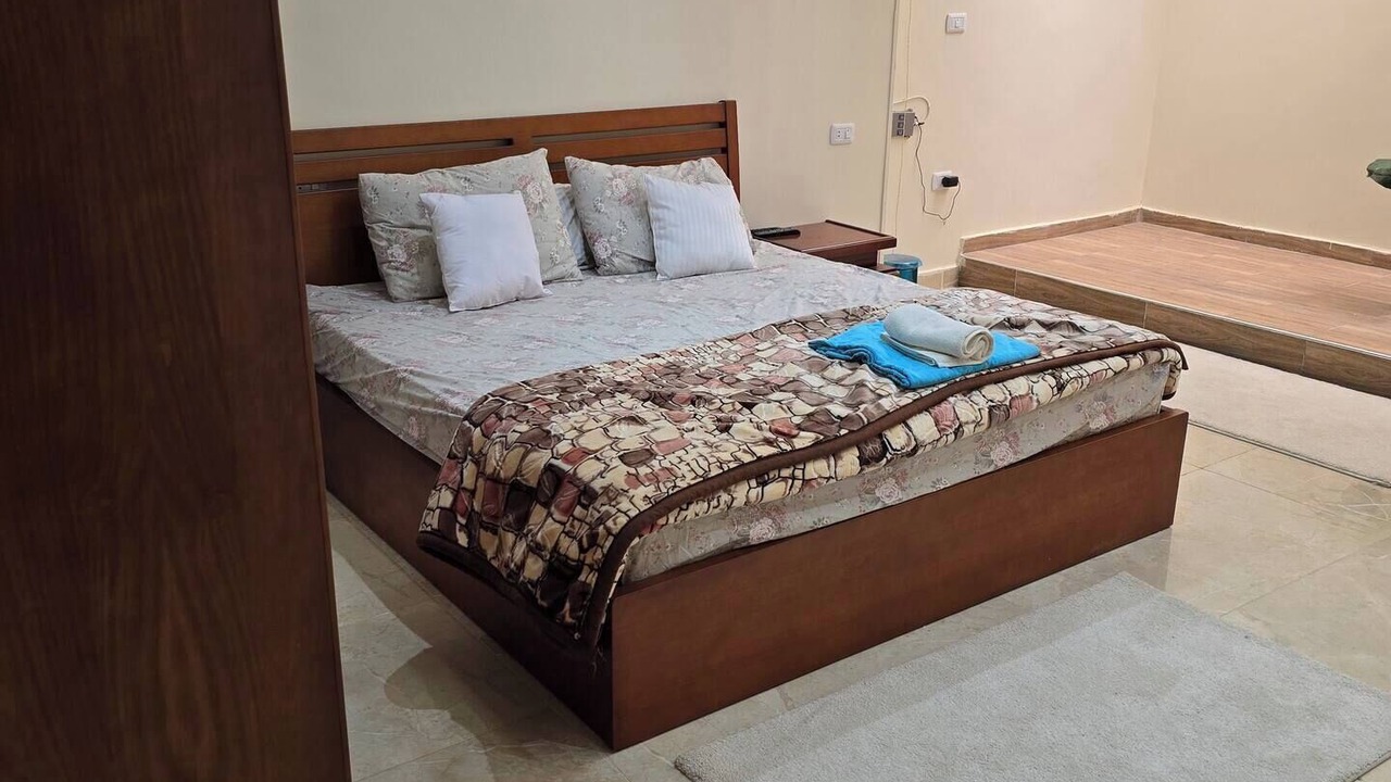 Photo of Bedroom in Pyramids Gardens