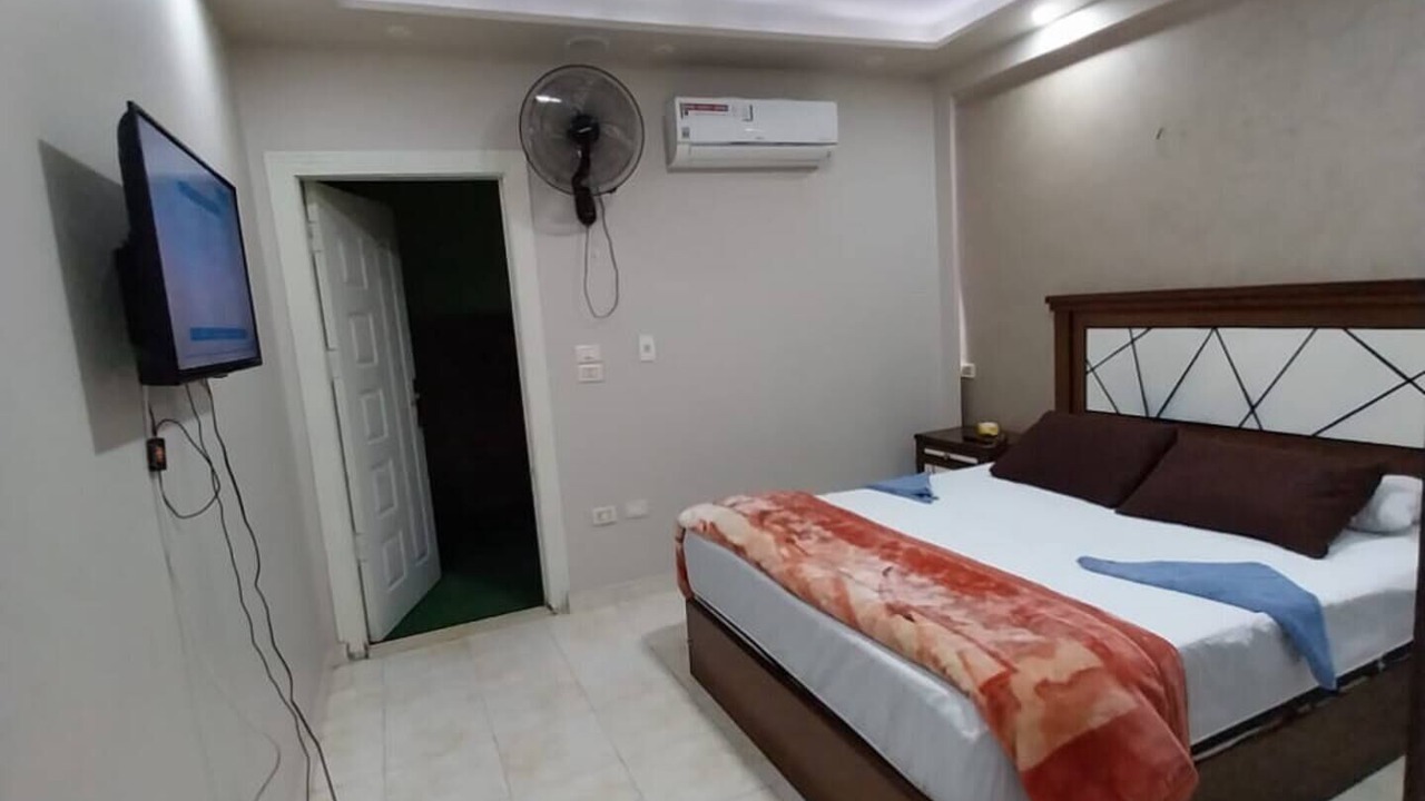 Photo of Bedroom in Pyramids Gardens