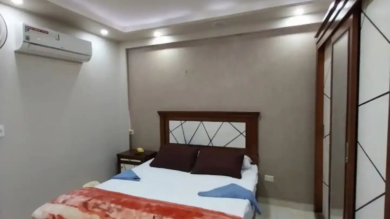 Photo of Bedroom in Pyramids Gardens