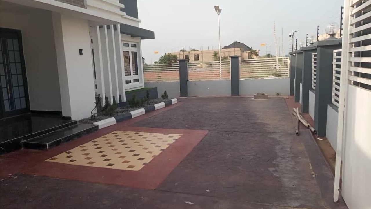Photo of Others in Ofin