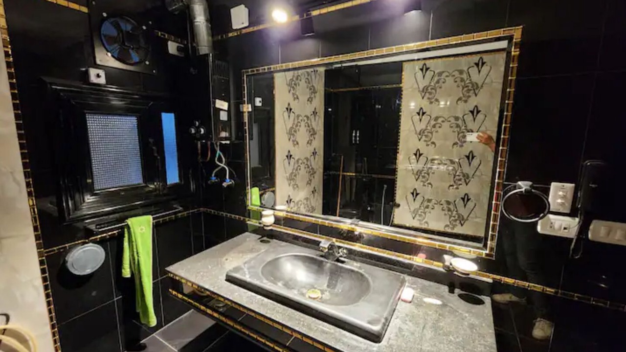 Photo of Bathroom in Al-Basatin
