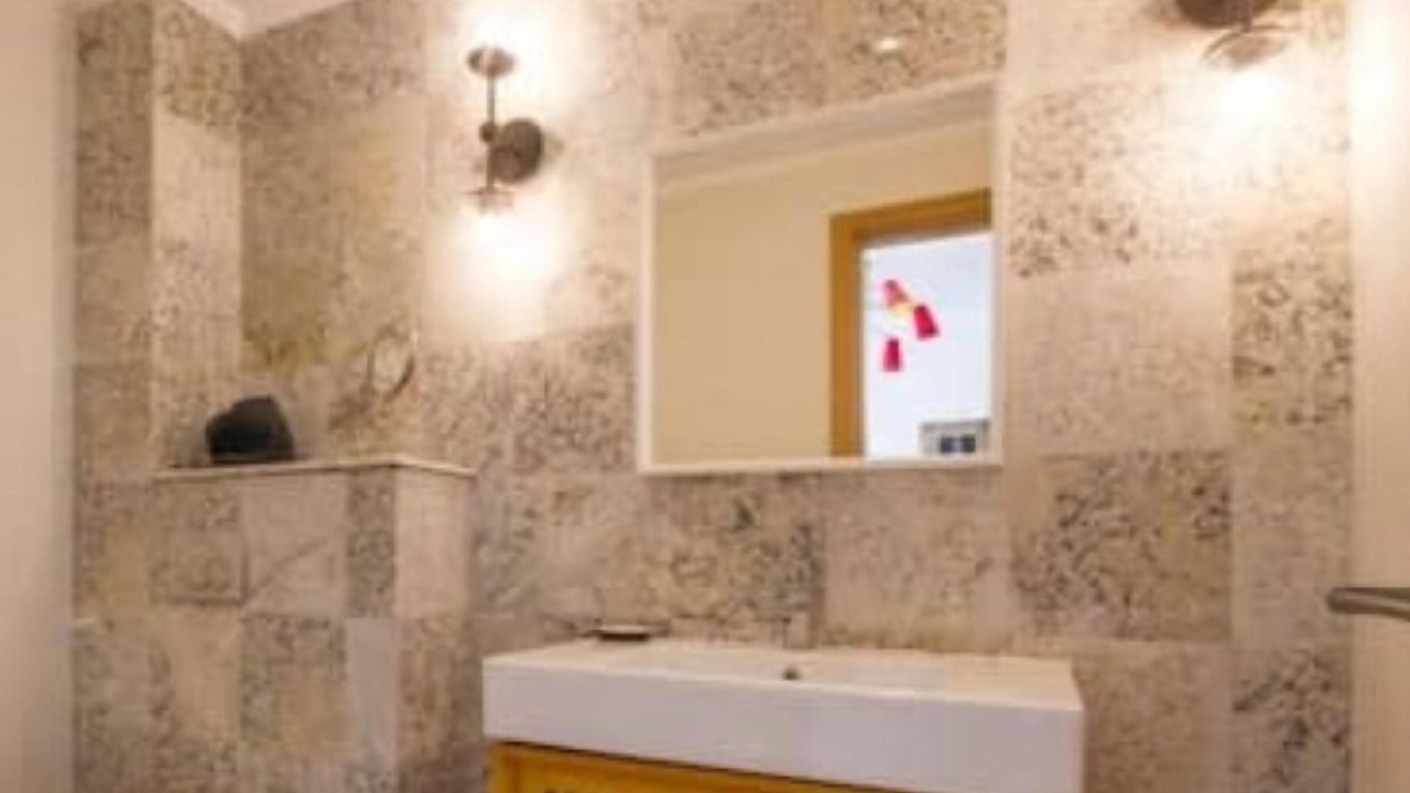Photo of Bathroom in Garden City