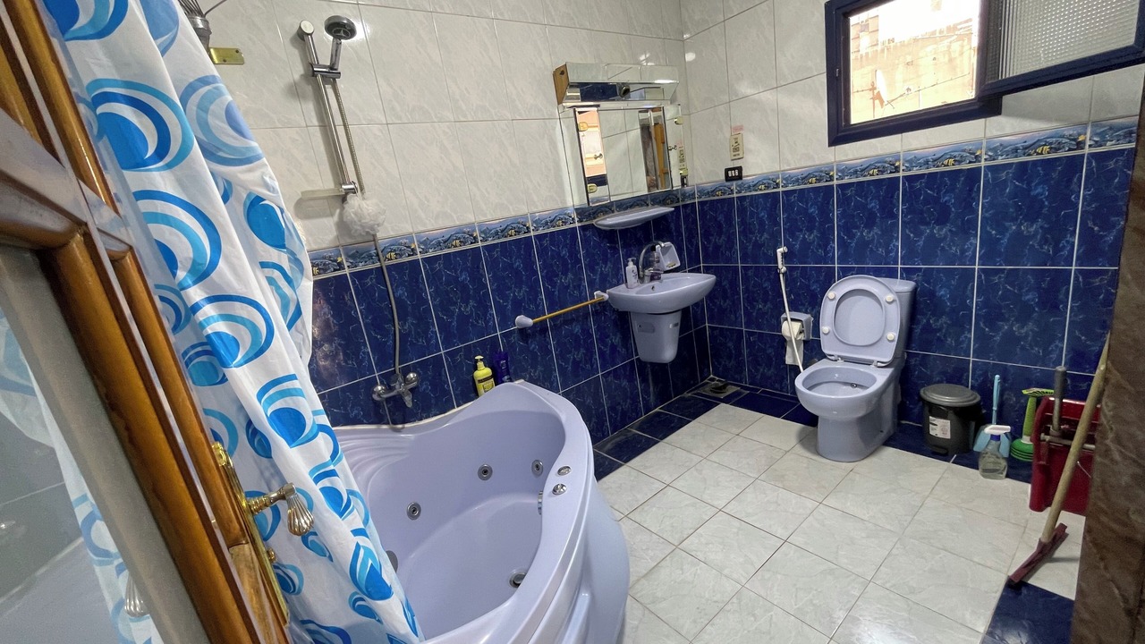 Photo of Bathroom in Garden City