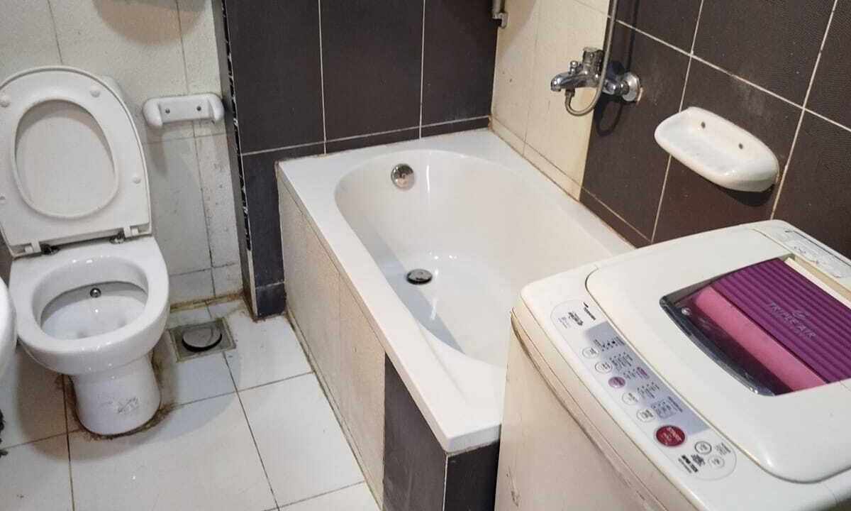Photo of Bathroom in Pyramids Gardens