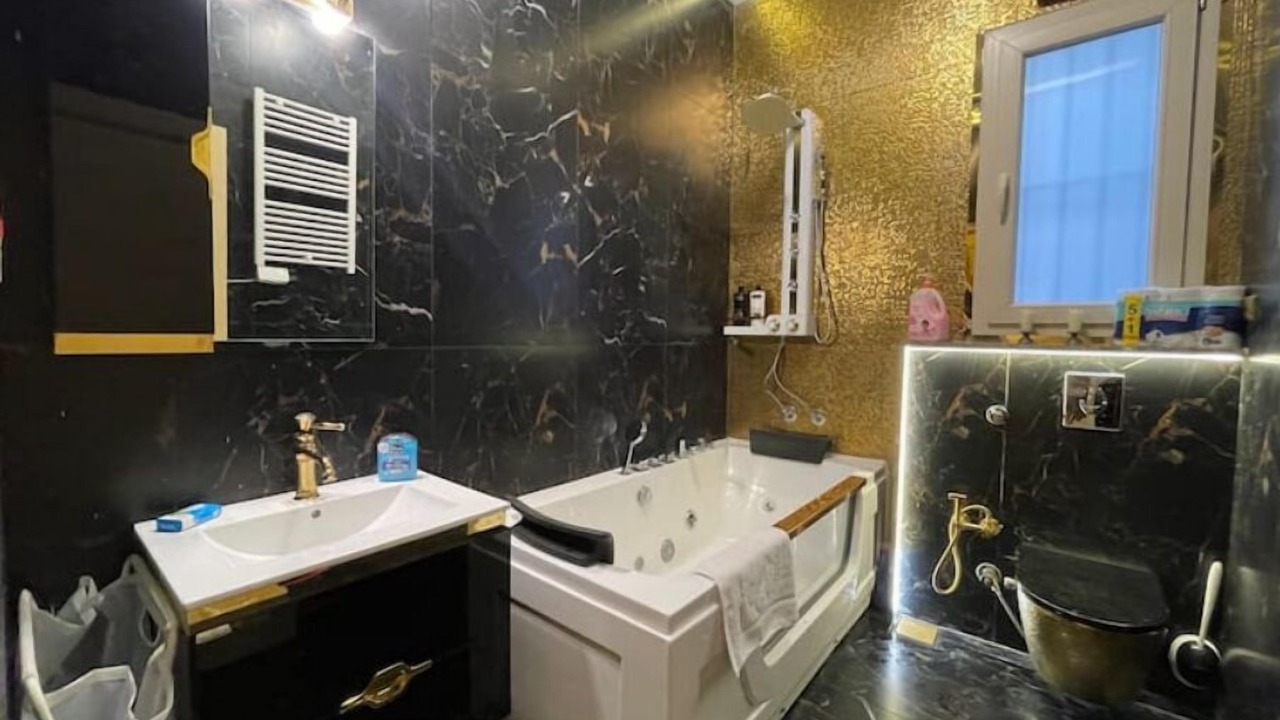 Photo of Bathroom in Garden City