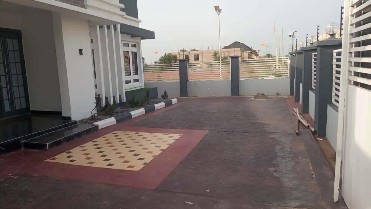 Photo of Others in Ofin