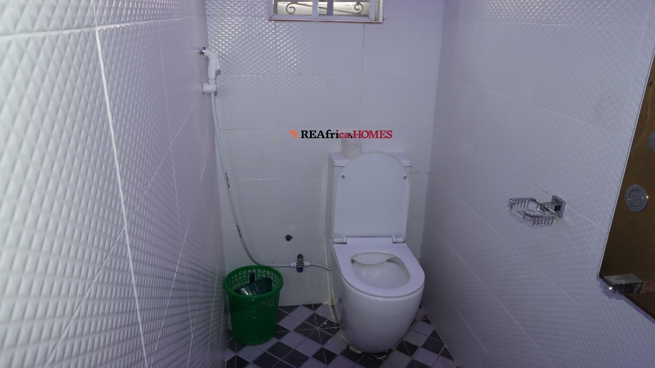 Photo of Bathroom in Edunabon