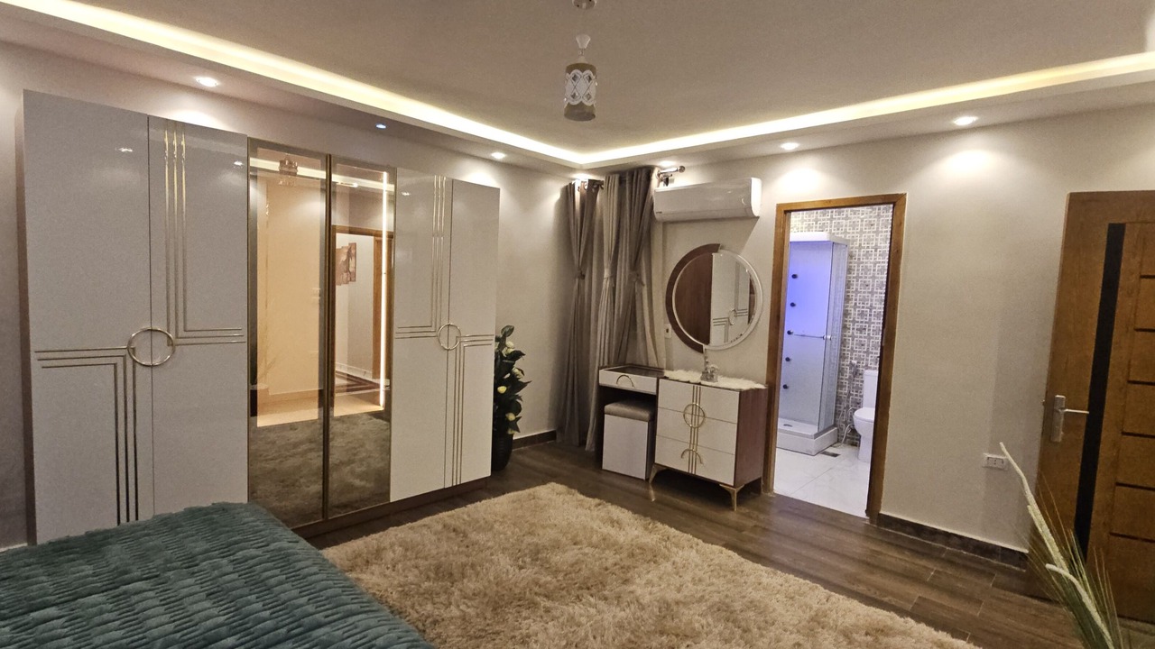 Photo of Bedroom in Pyramids Gardens