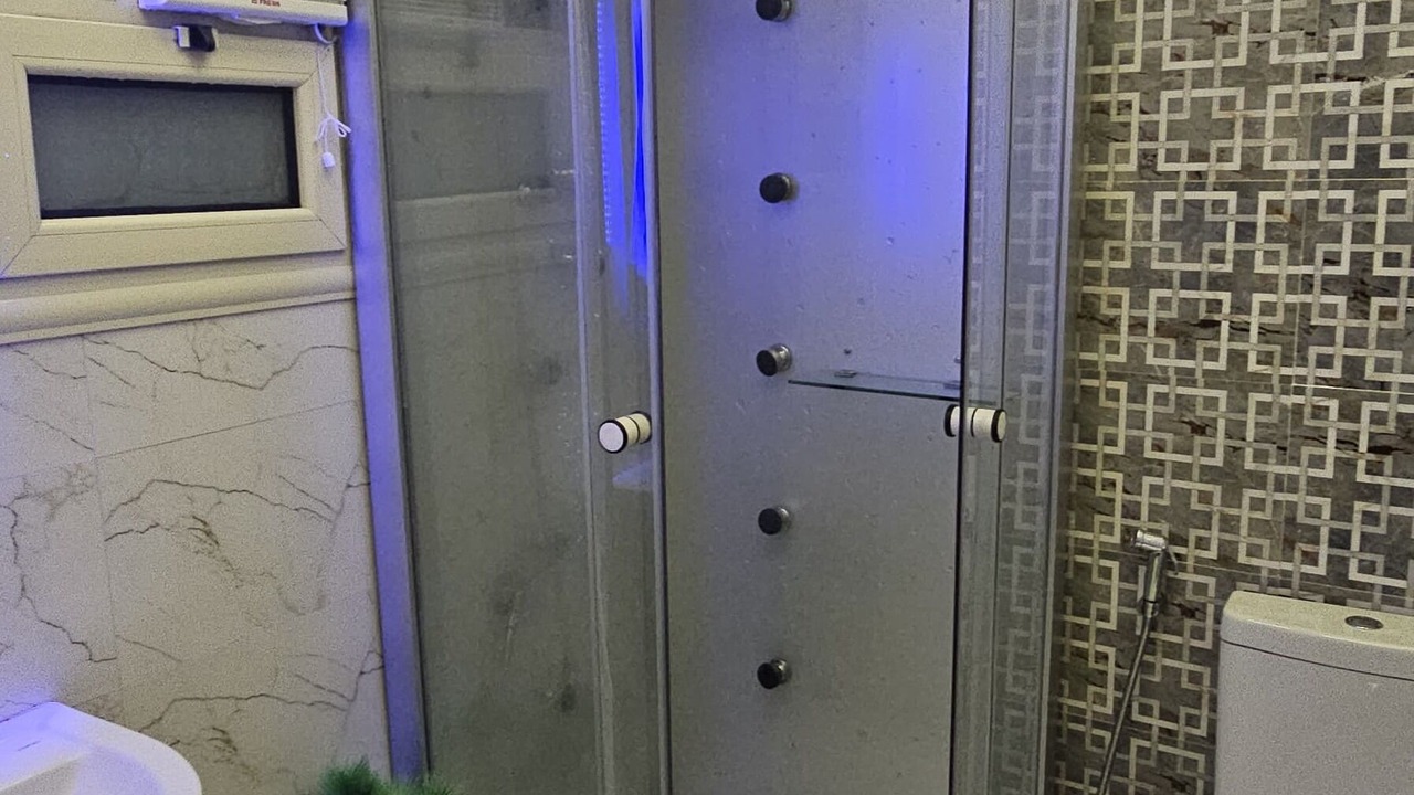 Photo of Bathroom in Pyramids Gardens