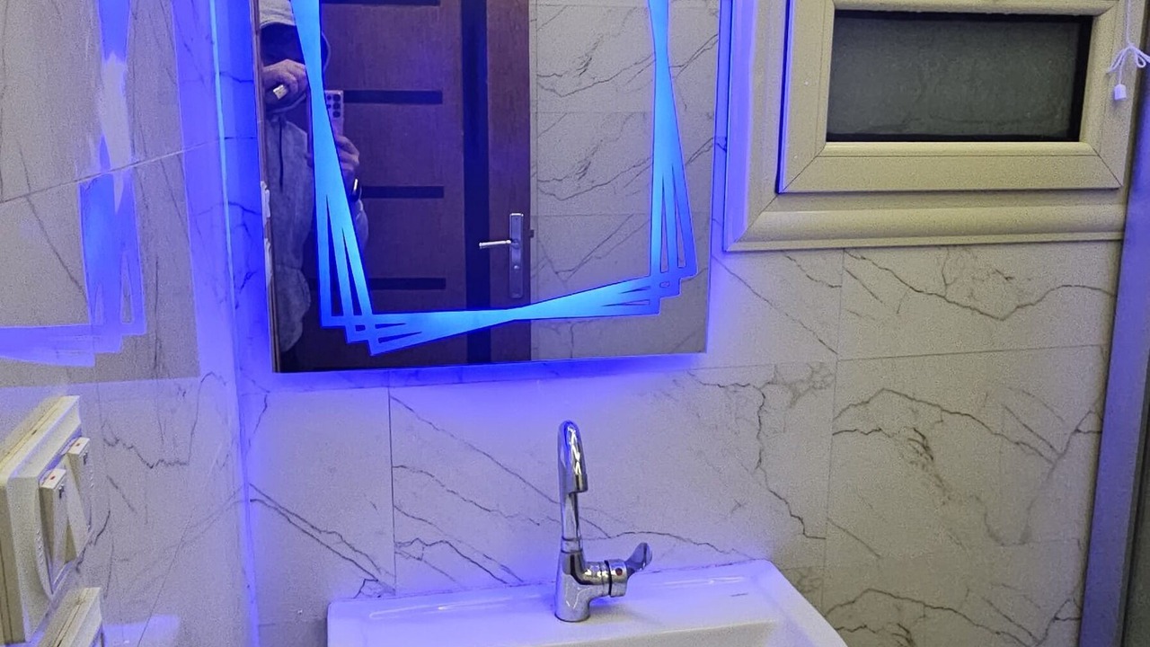 Photo of Bathroom in Pyramids Gardens