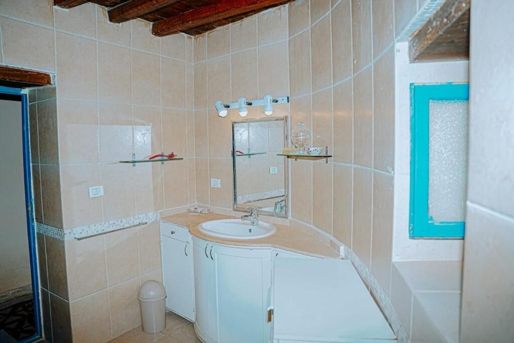 Photo of Bathroom in Tunis Village
