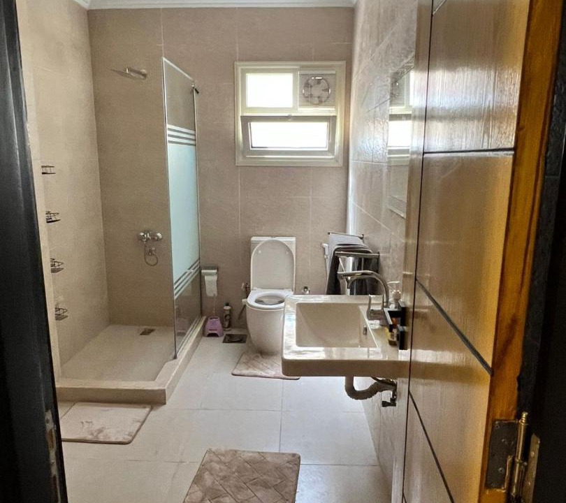 Photo of Bathroom in Pyramids Gardens