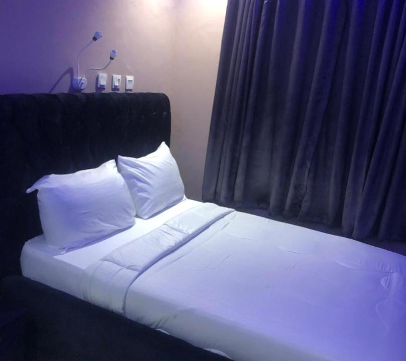 Photo of Bedroom in Morogbo