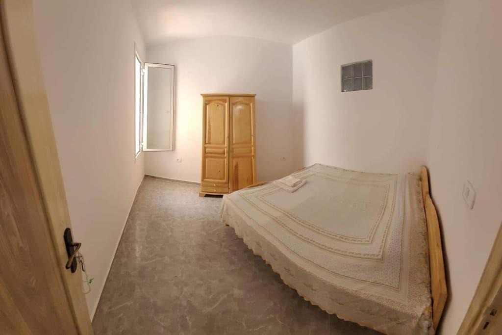 Photo of Bedroom in Eastern Hawaria