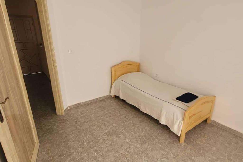 Photo of Bedroom in Eastern Hawaria