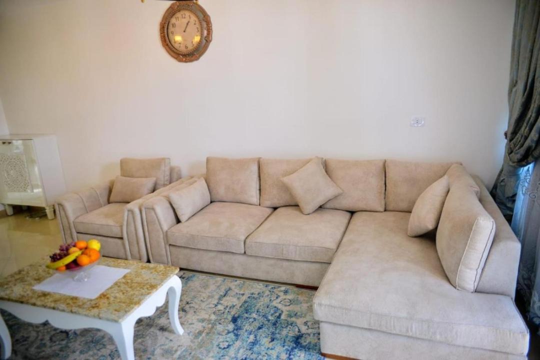 Photo of Livingroom in Ras Nasrani